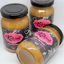 Cargar imagen en el visor de la galería, La Kolosal - 4 PACK Divertidísima receta de salsa gourmet de base de aceite, hecha con ajos y chiles habaneros tostados y sazonada en salsa de soya fermentada.