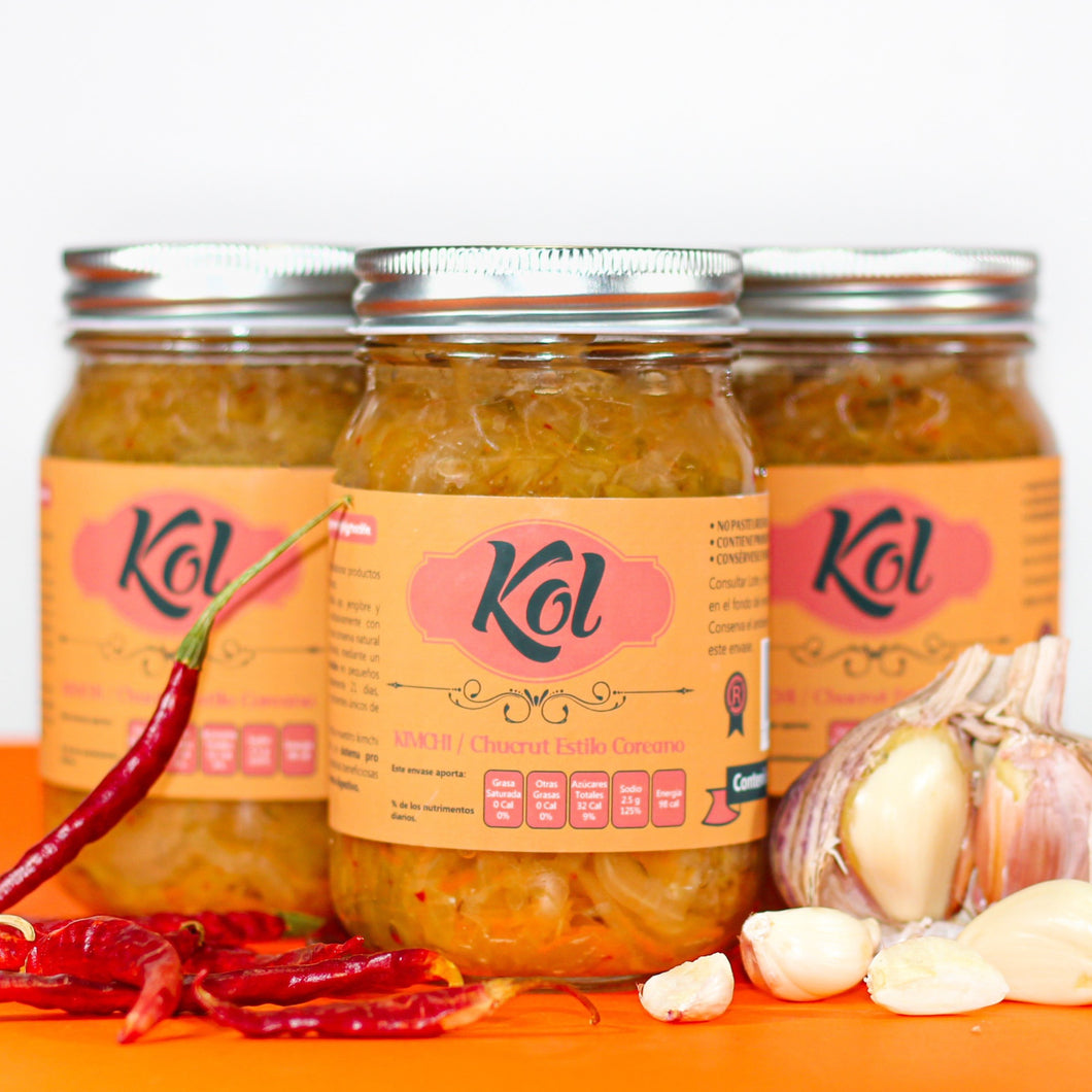 KOL Chucrut - Kimchi estilo coreano  Nuestra propuesta del Kimchi coreano, elaborada con col, cebolla, ajo, jengibre, chile y sal.  Un chucrut especiado y aromático, ligeramente picante.