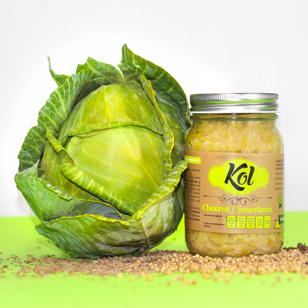 KOL Chucrut - Sauerkraut  Clásica y deliciosa receta alemana de col blanca con sal de mar Kosher, semilla de cilantro, comino, pimienta negra y clavo de olor. Acompañante extraordinario para cualquier comida.